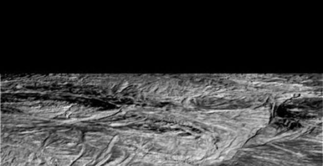 Cassini aporta nuevas pruebas de un océano oculto en Encélado