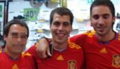 Los etarras detenidos aparecen en Facebook con la camiseta de España