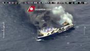 Complicado rescate del ferry italiano incendiado con más de 300 personas a bordo