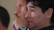 Detienen a Maradona en el aeropuerto de Buenos Aires