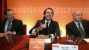 Aznar acusa al PSOE de negociar simultáneamente con ETA y el Gobierno del PP