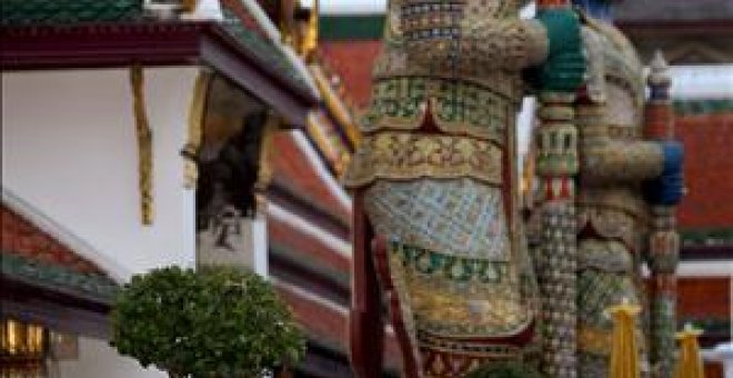 Restauran el Templo del Buda Esmeralda de Bangkok, protector de Tailandia