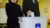 Abren los colegios electorales para la segunda vuelta de los comicios presidenciales en Eslovenia
