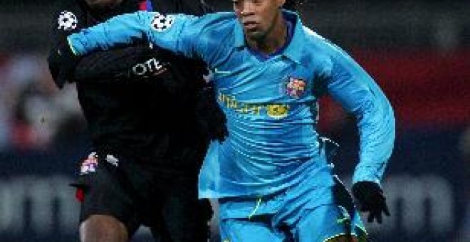 La nueva lesión de Henry abre la opción a Ronaldinho para volver a ser titular