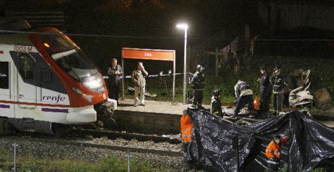 Los fallecidos en un coche arrollado por un tren en Langreo son dos jóvenes de 35 y 29 años