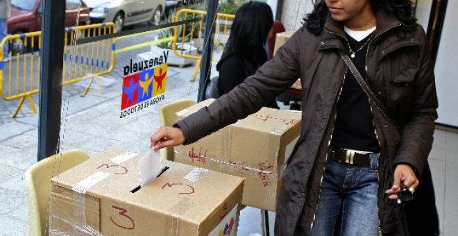 Los venezolanos en España acuden a las urnas en una jornada marcada por la normalidad