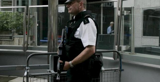Dimite el jefe antiterrorista de Scotland Yard tras las críticas en el "caso Menezes"
