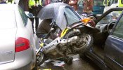 Una colisión frontal entre un turismo y un ciclomotor causa la muerte de una mujer