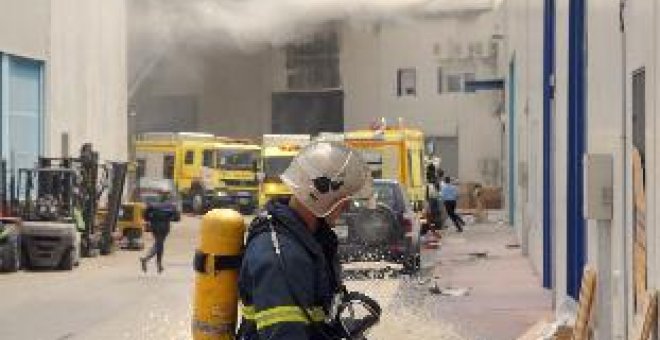Un matrimonio herido y su nieta trasladada al hospital por un incendio en Algeciras