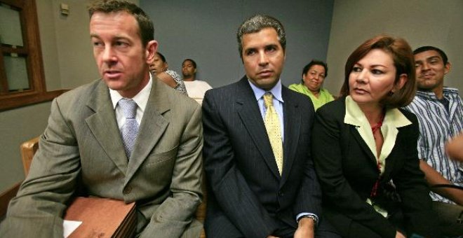 El nuevo juez del caso de extorsión a Sanz arresta a los acusados por demorarse en entrar en la sala