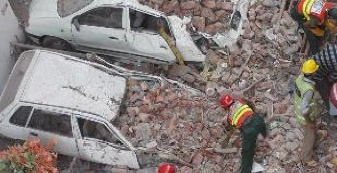 Ocho muertos al derrumbarse un edificio en la ciudad de Rawalpindi