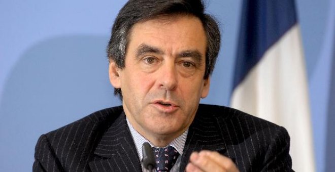 Fillon mantiene 2012 para equilibrar el presupuesto francés, sin hacer caso de la CE