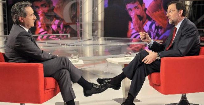 Rajoy dice que Gallardón y Aguirre están unidos para ayudarle a ganar el 9-M