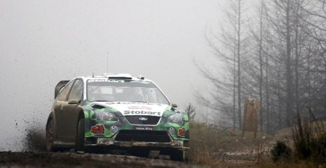 Latvala se coloca líder por delante de Hirvonen, mientras Loeb abandona