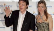 Bailan cifras de millones en vísperas del juicio del divorcio de Paul McCartney y Heather Mills