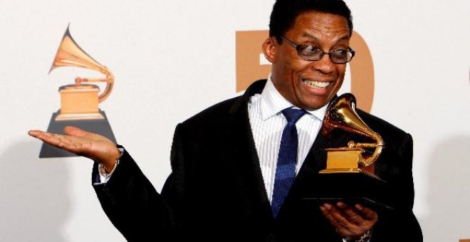 El pianista Herbie Hancock gana el Grammy al Mejor Disco del Año