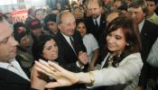 Joyas y pañuelos son los regalos que más recibe la presidenta de Argentina