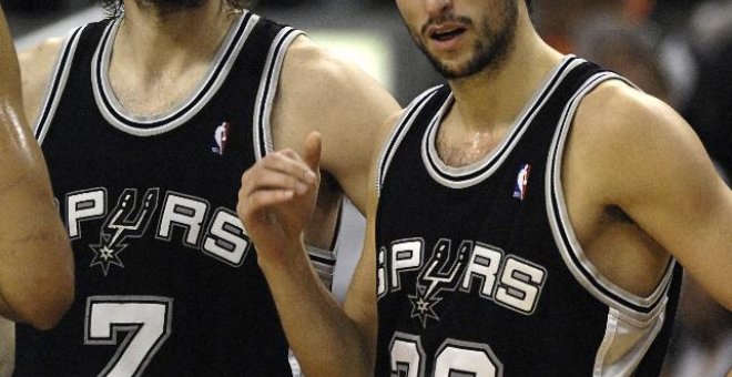 Ginóbili remolca la victoria de los Spurs sobre los Raptors