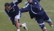 Van Nistelrooy vuelve al grupo en el día de Iker y Raúl