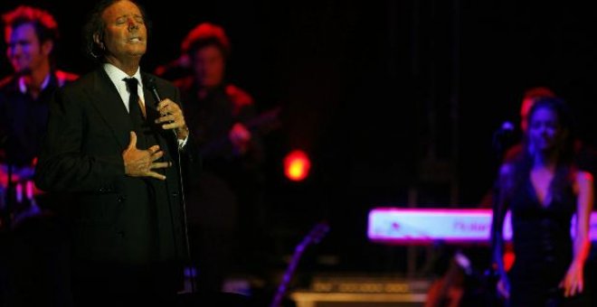 Julio Iglesias cantó a los venezolanos en un concierto a medida para San Valentín