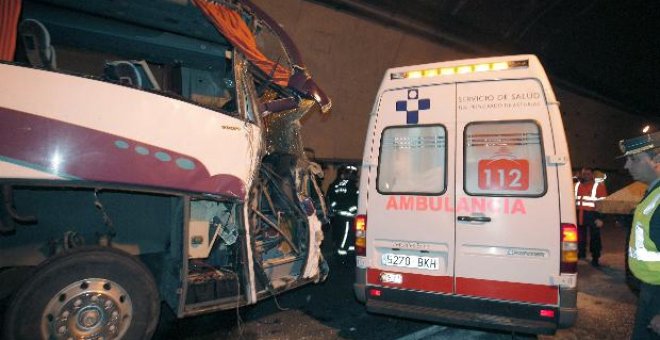 Un accidente entre un autobús del Imserso y un turismo deja 15 heridos leves en Granada