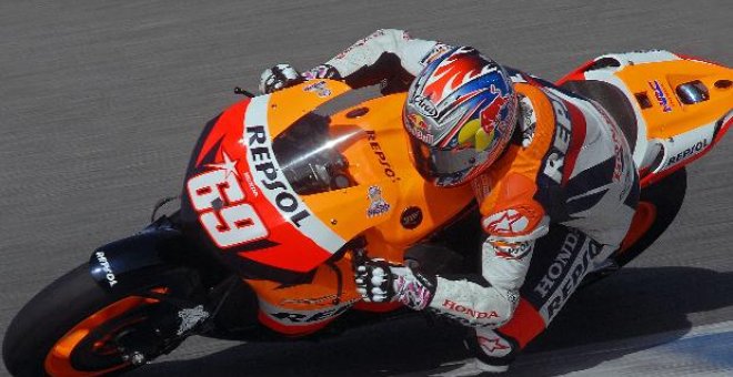 Nicky Hayden (Honda) acaba primero en la primera sesión de ensayos en Jerez