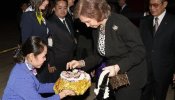 La Reina de España llega a Camboya tras una escala en Bangkok