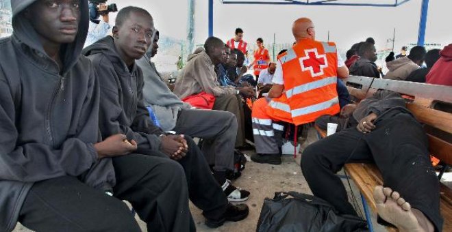 Un cayuco con 58 personas llega al sur de Tenerife