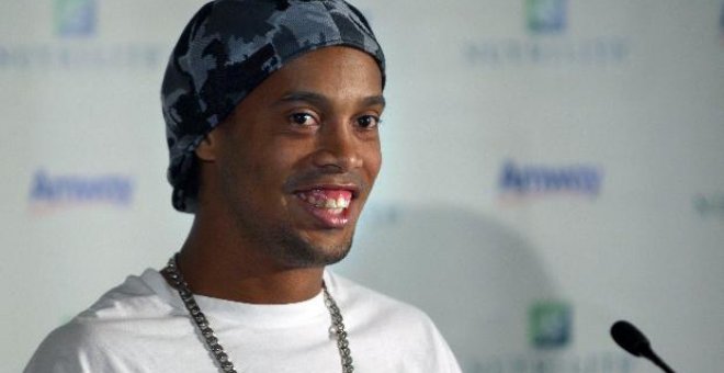 Ronaldinho dice que "agradezco al público que no haga caso de lo que dice la prensa"