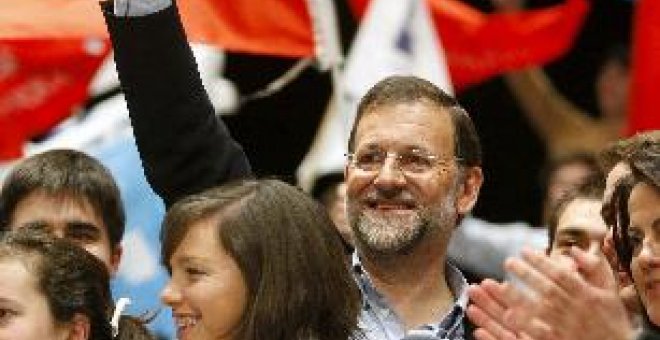 Rajoy advierte de que Zapatero le sale "muy caro y muy costoso" a los españoles