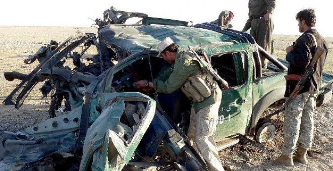Al menos 3 civiles muertos por la explosión de una bomba al paso de su vehículo