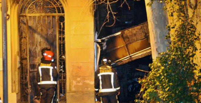 Cinco hospitalizados y 24 desalojadas por un incendio en Barcelona
