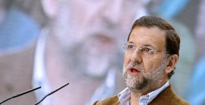 Rajoy afirma que Zapatero "ha conseguido que los precios suban hasta en rebajas"