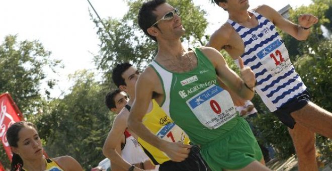 Caminar es soñar con los pies, dice Paquillo Fernández en su cumpleaños