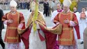 El Papa pide a los fieles no ceder ante la avidez y la idolatría en el Domingo de Ramos