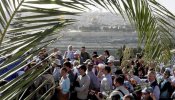 Miles de cristianos inundan Jerusalén con palmas y ramas de olivo en las manos