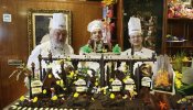 Una pastelería realiza una monumental mona de pascua del AVE
