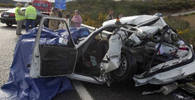 Un matrimonio herido grave y diez leves en un accidente múltiple con 26 vehículos implicados