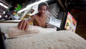 Piden calma a los filipinos atemorizados por el descenso de las existencias de arroz