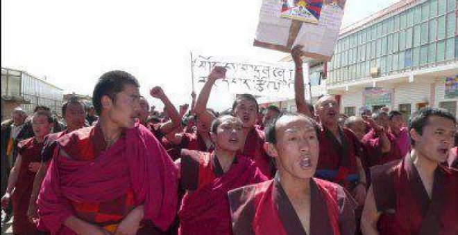 Ocho muertos al disparar la policía china contra monjes tibetanos y civiles, según "The Times"
