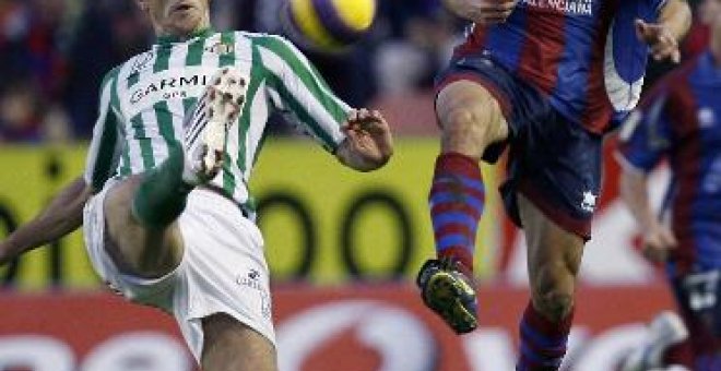 El Betis busca sellar la permanencia y mirar más alto ante un rival sin casi opciones