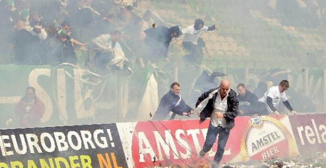 El Groningen-Ajax, suspendido por un incendio