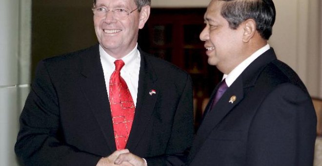 Leavitt aborda con el presidente indonesio la lucha contra la gripe aviar