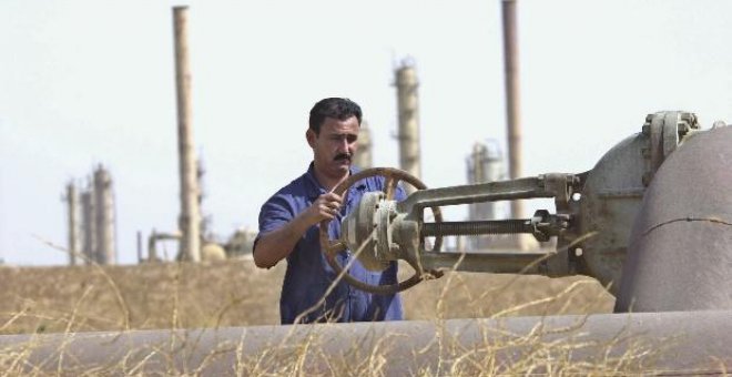 El Brent marca un nuevo récord en 113,38 dólares