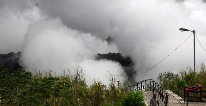 Cientos de personas evacuadas por la explosión del volcán Egon en Indonesia