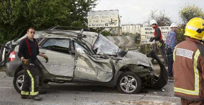 Fallecen dos personas en un choque entre un turismo y un camión en Sentmenat