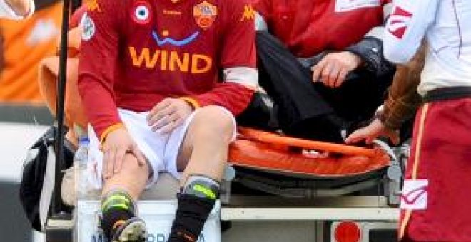 Totti se rompe el ligamento cruzado y será baja de dos a cinco meses
