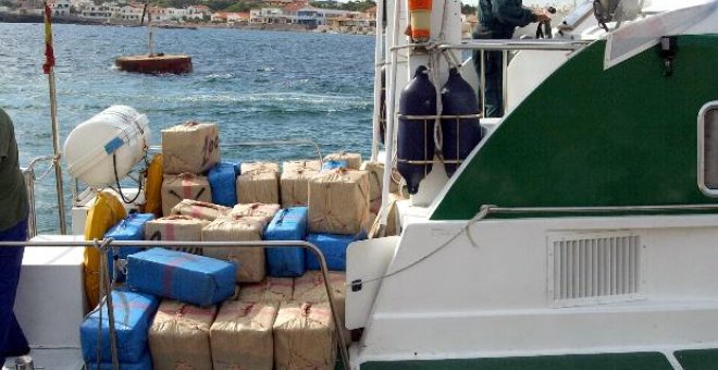Interceptan una lancha con casi 100 kilos de hachís que se dirigía a las costas de Cádiz
