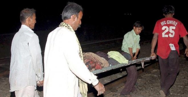 Mueren 21 asistentes a una boda al volcar el bote del festejo al oeste de la India