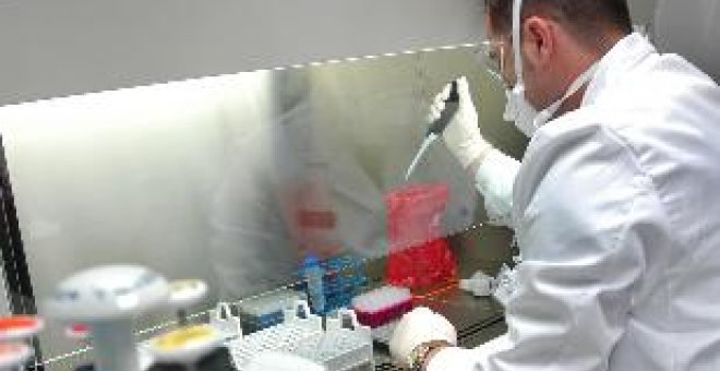 Tan efectivo es vigilar enfermos de SIDA con síntomas como con los test de laboratorio